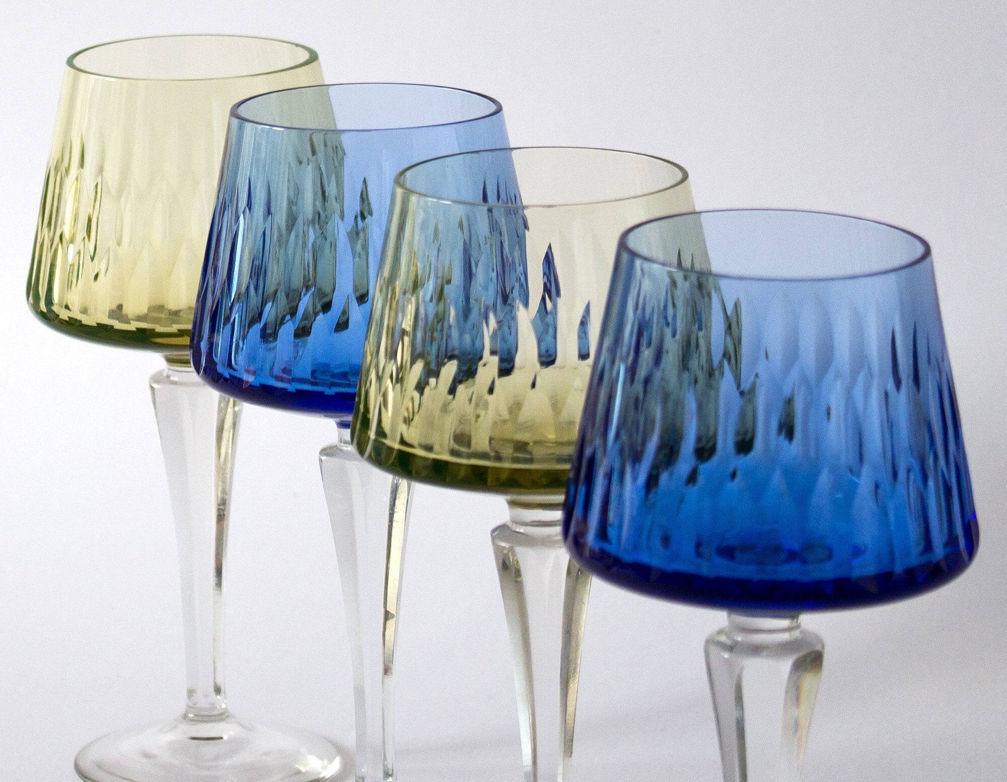 Quatre Verres à Vin Colorés avec Coupe Des Années 60/70, Millésimé, Bleu, Vert, Gobelet Vin