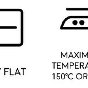Puede incluir: Cuatro iconos en blanco y negro con texto que describe las instrucciones de cuidado de la ropa. El primer icono muestra una tina de lavado con agua y el n&uacute;mero 40 grados. El texto debajo dice "Temperatura del agua 40&deg;C o 105&deg;F". El segundo icono muestra un cuadrado con una l&iacute;nea horizontal que lo atraviesa. El texto debajo dice "Secar en plano". El tercer icono muestra una plancha con dos puntos. El texto debajo dice "Temperatura m&aacute;xima 150&deg;C o 300&deg;F". El cuarto icono muestra un c&iacute;rculo con dos puntos dentro de un cuadrado. El texto debajo dice "Secar normal a calor medio".