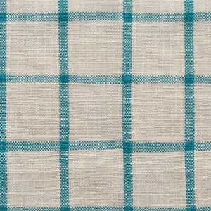 Könnte beinhalten: Nahaufnahme eines beigen Stoffes mit einem türkisfarbenen Karomuster. Das gitterartige Design weist gleichmäßig verteilte vertikale und horizontale Linien auf, die einen klassischen, strukturierten Look erzeugen. Der Stoff scheint Leinen oder ein ähnliches gewebtes Material zu sein.