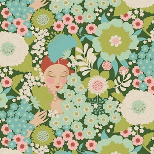 Könnte beinhalten: Ein florales Muster mit dem Gesicht und den Händen einer Frau inmitten stilisierter Blumen. Die Farbpalette umfasst Grün-, Rosa-, Blau- und Cremetöne und erzeugt eine Vintage-Ästhetik. Die Frau trägt eine rote Kopfbedeckung und eine Perlenkette.