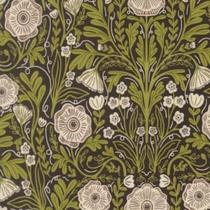 Könnte beinhalten: Ein sich wiederholendes Muster mit stilisierten floralen und Blattmotiven. Das Design umfasst große, cremefarbene Blumen mit braunen Zentren, grüne Blätter und kleine weiße Blüten, alles vor einem dunkelbraunen Hintergrund. Das Muster hat eine Vintage- und botanische Ästhetik.
