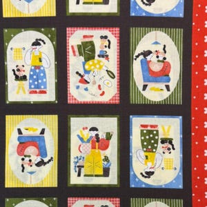 Könnte beinhalten: Ein Baumwollstoff mit einem Raster aus rechteckigen und ovalen Rahmen, die jeweils farbenfrohe Illustrationen von Menschen bei alltäglichen Aktivitäten wie Zähneputzen, Kochen und Entspannen auf einem dunkelgrauen Hintergrund zeigen.