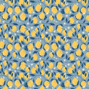 Könnte beinhalten: Ein sich wiederholendes Muster aus gelben Zitronen, dunkelblauen Blättern und weißen Blüten auf hellblauem Hintergrund. Die Zitronen sind auf Zweigen angeordnet und bilden ein lebendiges, sommerliches Design. Geeignet für Stoff, Tapeten oder andere dekorative Anwendungen.