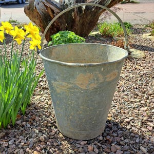 Antique & rustic zinc bucket*bucket*kitchen bucket*water bucket*farmer&#39;s bucket*metal bucket*vintage bucket...antique zincware*vintage decoration