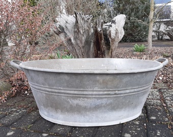 RARE! antique & rustic ZINC TUB*tub*planter*garden tub...antique garden decoration*antique zincware