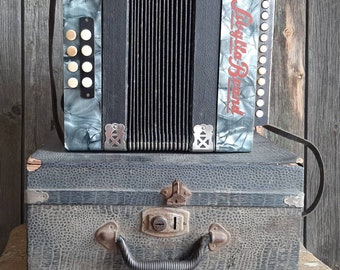 RARE! antique accordion for house music also popularly called zerrewanst*antique musical instrument