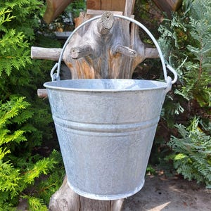 Antique & rustic zinc bucket*bucket*kitchen bucket*water bucket*farmer&#39;s bucket*metal bucket*vintage bucket...antique zincware*vintage decoration