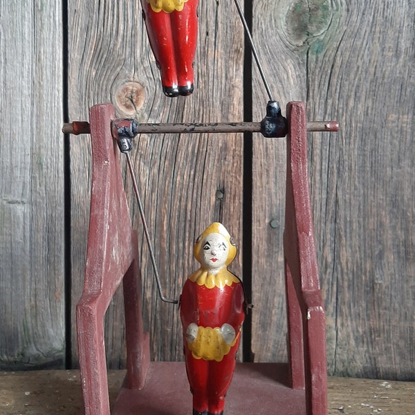 Rare! antique TOY for children with a circus representation... so-called restlessness made of wood with tin figures from the circus... beautiful