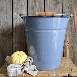 antique large enamel bucket*bucket*water bucket*kitchen bucket*garden bucket*vintage bucket
