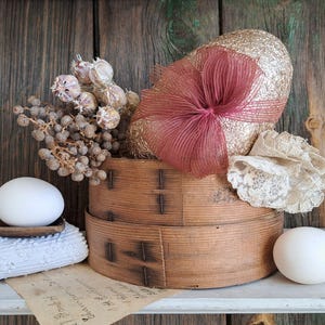 ¡EXTRAÑO! HUEVO DE PASCUA*Relleno del huevo: huevo de Pascua grande de cartón antiguo*Contenedor de dulces de cartón...Decoración de Pascua