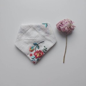 Enchanting muslin cloth with floral embroidery