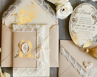 Hochzeitseinladungen mit Spitze, goldene Einladungen im Barockstil, elegante Champagner-Hochzeitseinladungsserie, romantischer Regency-Stil im Bridgerton-Stil