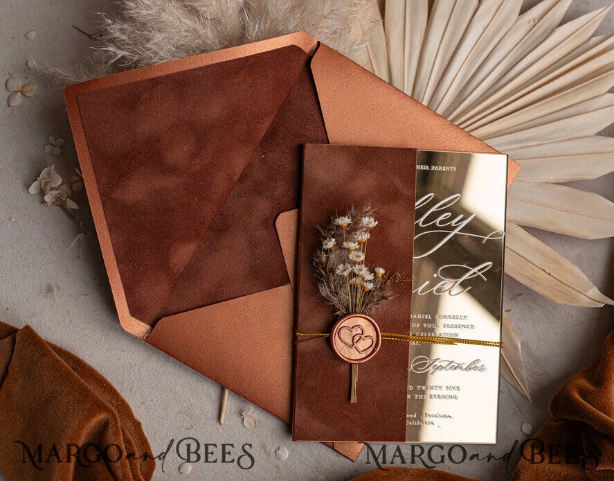 Invitations de mariage en acrylique miroir doré et velours cuivré