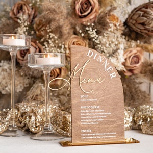 Menú de cena rústico de madera con medio arco, letrero de mesa de madera y acrílico dorado, combo de menú de boda en granero dorado, decoración rústica de mesa de boda bohemia, wdGPx