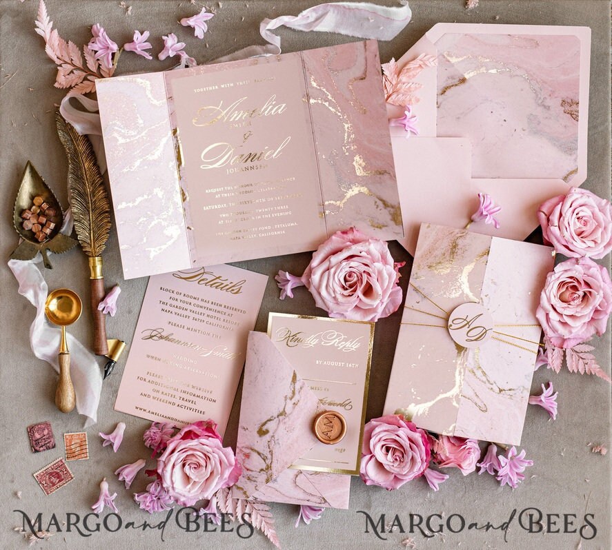 Suite de faire-part de mariage en marbre doré et rose poudré