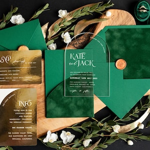 Arch Green Acrylic Wedding Invitation Suite, Luxury Gold Wedding Invites Velvet Pocket, Romantic Elegant Acrylic Suite velvet Wedding Cards