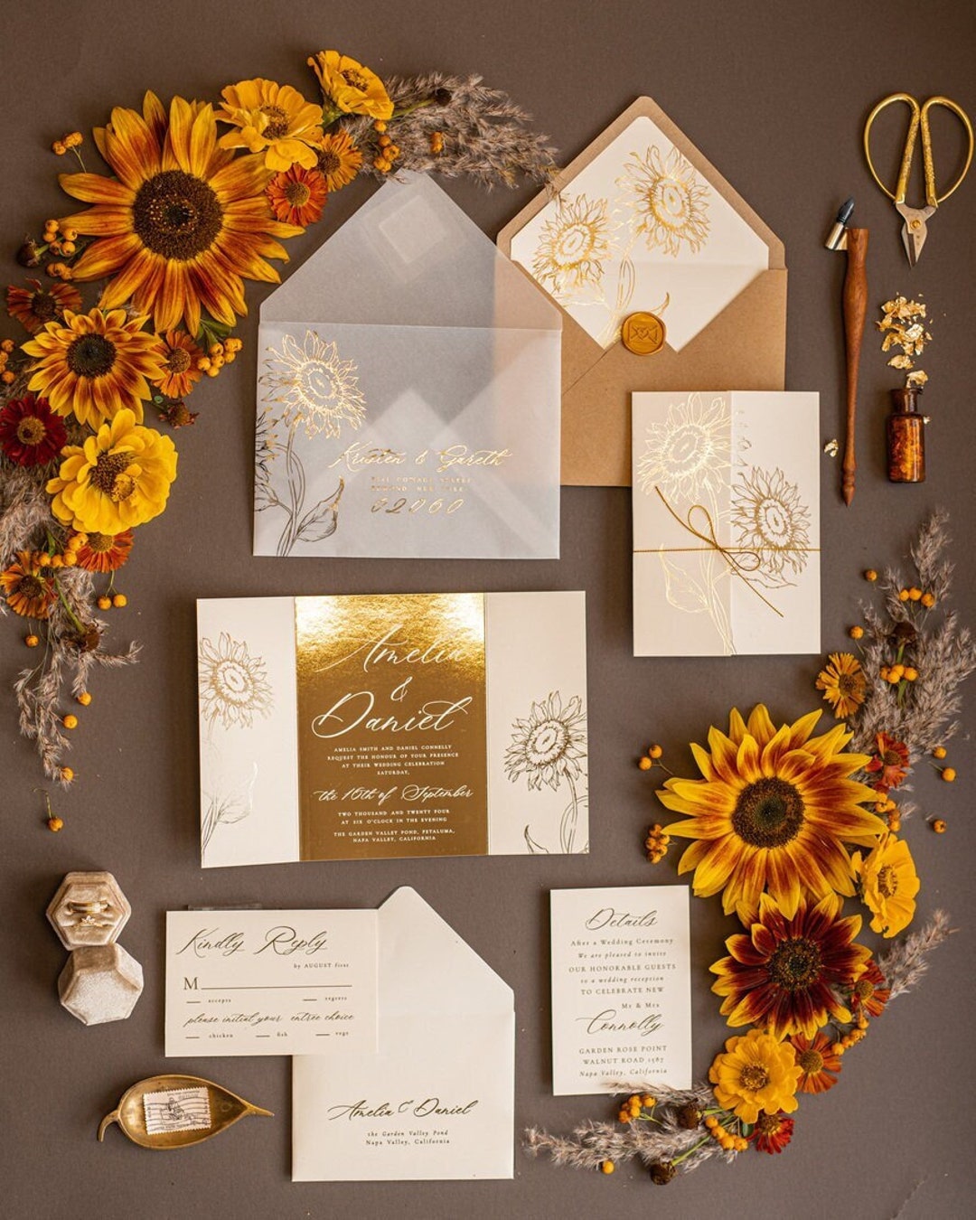 Elegant Ecru Wedding Place Cards, Beige Velvet Luxurious Seating Cards with  Gold Twine, Romantic Glam Wedding Stationery, Custom Text Wedding Escort  Cards