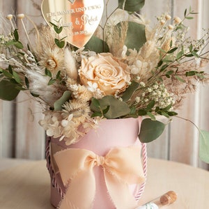 XXL Geschenkschachtel für Geld Geldgeschenk zur Hochzeit mit Strauß aus Trockenblumen personalisiert Reagenzglas für Geld gift box for money image 8