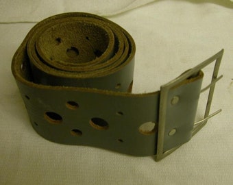 VINTAGE *** eye-catching grey leather belt *