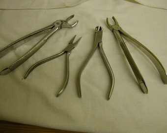 small mixed lot of dental instruments ***