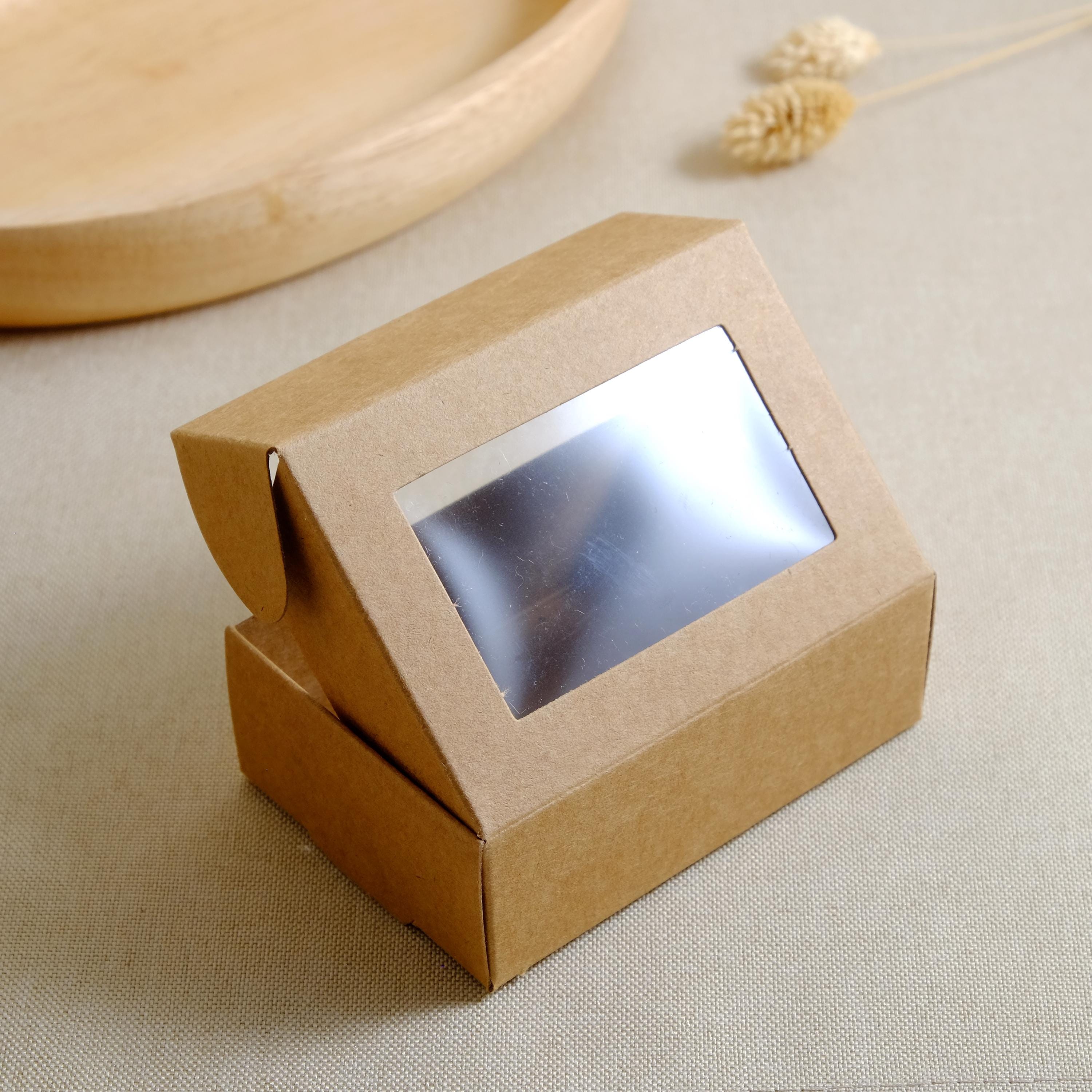 Cartón de papel viejo España