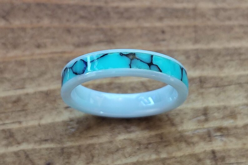 White Ceramic 4mm Amazingly simple Turquoise