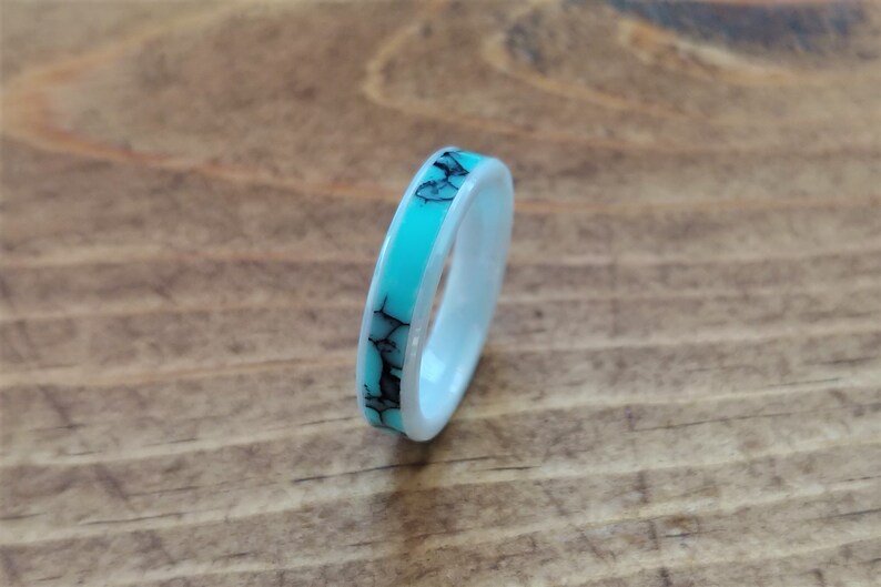 White Ceramic 4mm Amazingly simple Turquoise