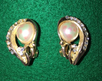 Vintage ear clips mother-of-pearl and rhinestone