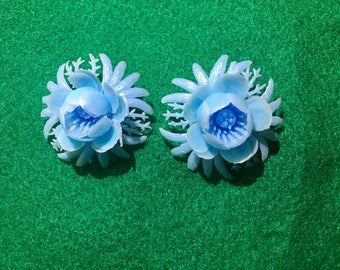 Vintage ear clips blossom light blue plastic "Hong Kong"