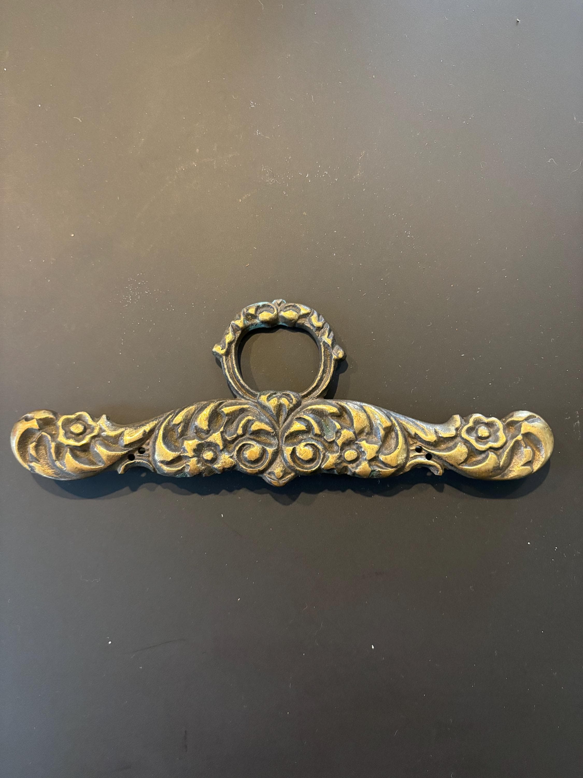 1 cintre vintage en tapisserie brodé de fleurs en marron avec