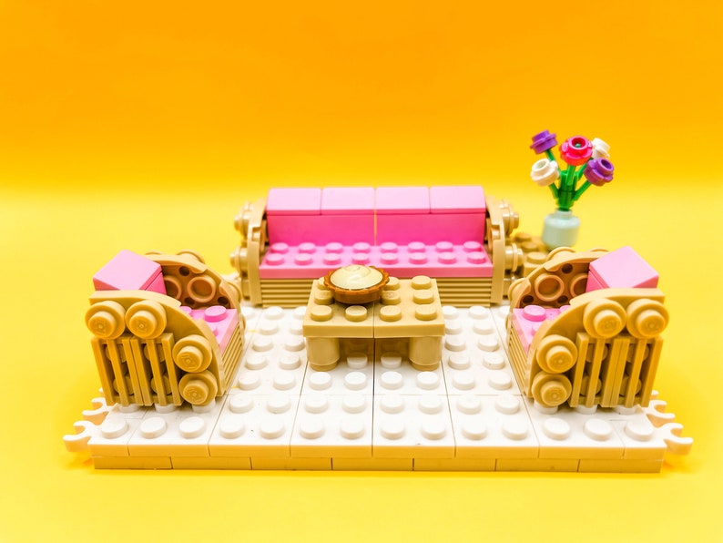 Golden Girls Lego Bricks Set w/ ALL Characters Props & image 4