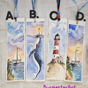 Handgeschilderde aquarel boekenlegger met maritieme motieven, een boekenlegger voor boekenliefhebbers, een uniek item, een cadeau voor lezers met een walvis, een vuurtoren en een zeilboot.