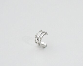 Orecchini a polsino in argento sterling minimalisti / Orecchini a polsino fatti a mano senza piercing / Gioielli moderni per le orecchie in argento organico