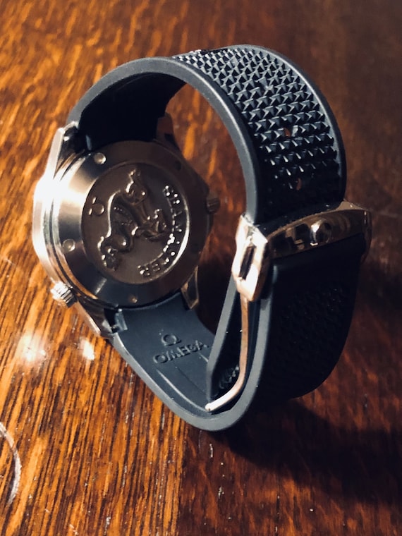 omega speedmaster rubber strap