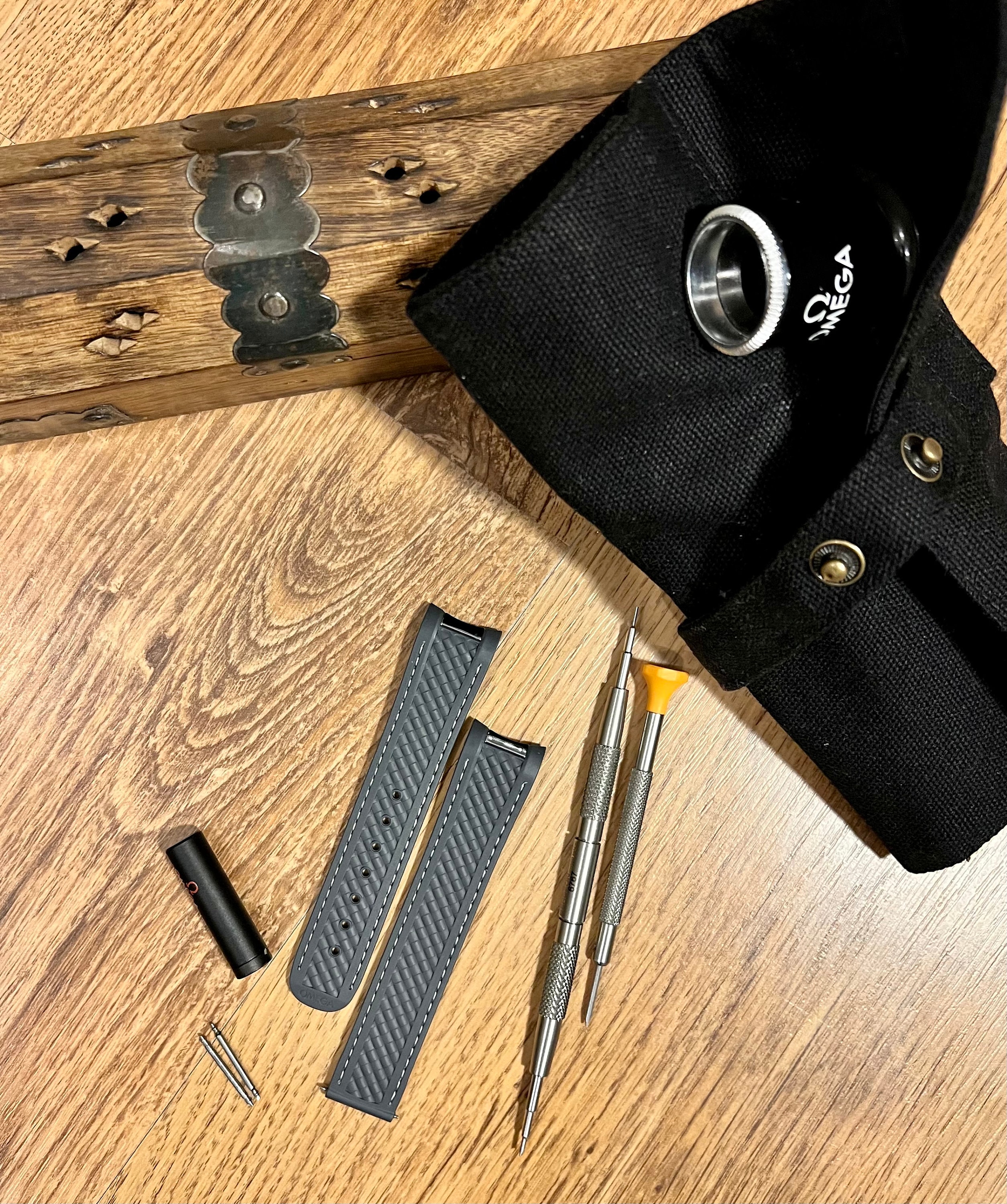 オメガ シーマスター アクアテラ用 グレーラバーウォッチストラップ