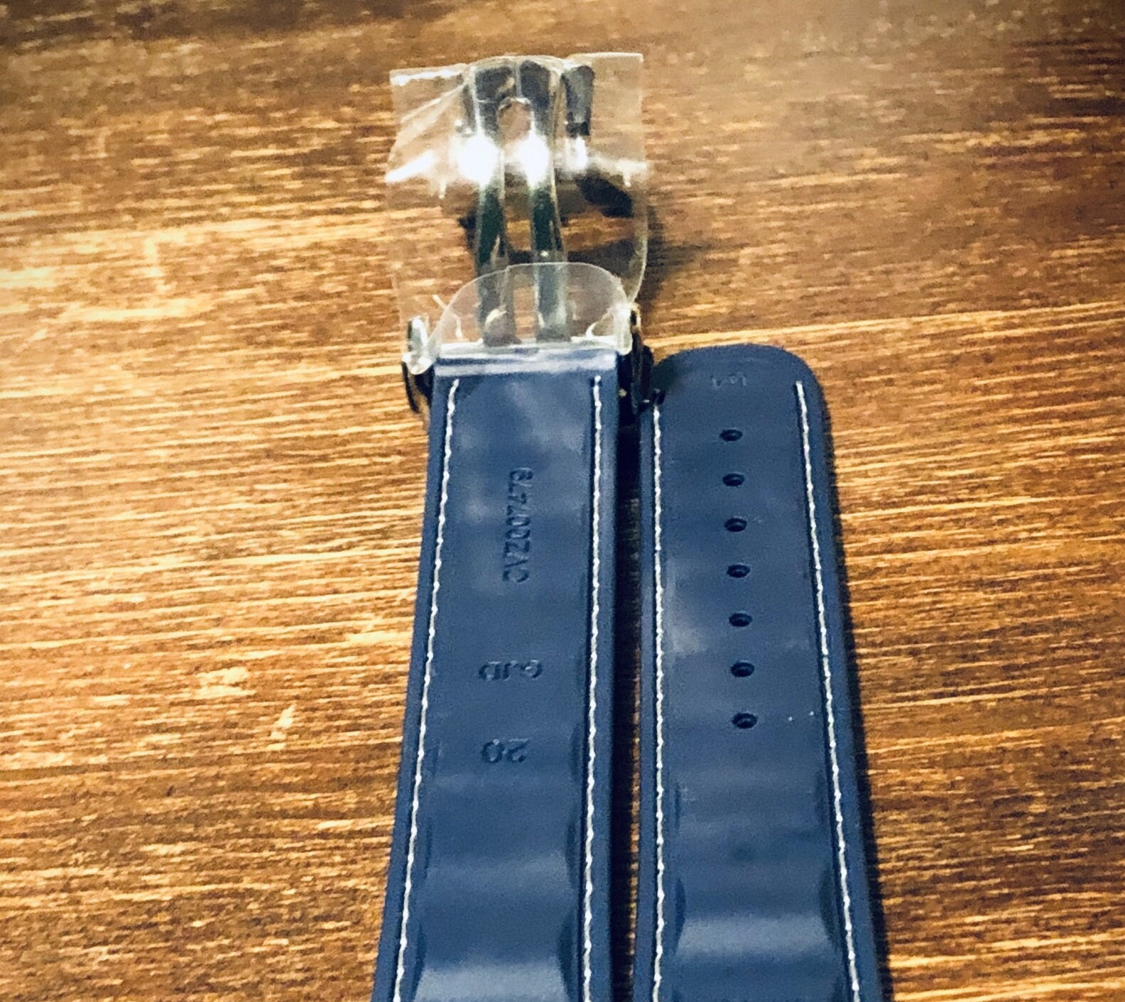 オメガ シーマスター 20mm ブルーラバーストラップ：カーブエンド