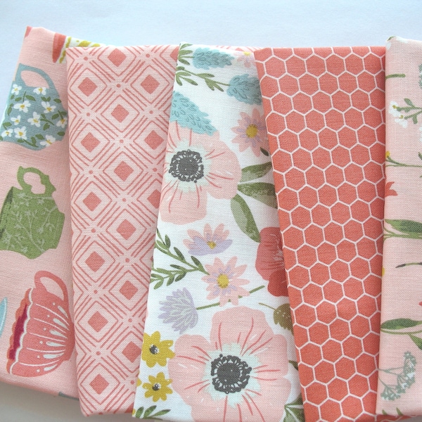 Paquet de tissu Riley Blake Thé avec Bea Coral/Offwhite/Blush 5 pièces 25x55 Fat Eight Bundle