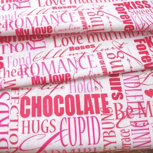 Love Letters Words on White Pink/Red by Henry Glass Baumwollstoff Patchworkstoff