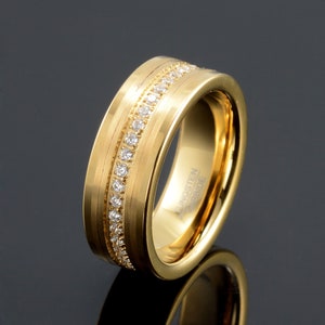 Alliance en or jaune et tungstène : bague diamant CZ, 8 mm