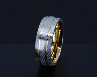 Mens Damascus Steel Ring - 8mm Yellow Gold Inlay Wedding Band - Woodgrain Pattern - Personalized Ring