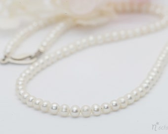 ZARTE PERLE, Perlenkette 42 cm mit Süßwasserperlen 4 mm, Silberhaken Sterlingsilber