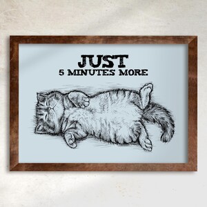 Téléchargement XXL • Seulement 5 minutes de plus • Poster drôle et mignon de chaton endormi, Sandra Mahn, dessin, peinture, art vétérinaire vétérinaire funky, chambre à coucher