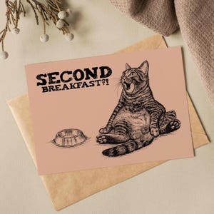 Téléchargement XXL • Second Breakfast • poster carte postale drôle de chat endormi Sandra Mahn dessin peinture art vétérinaire vétérinaire funky brunch manger