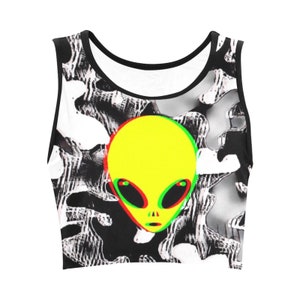 Trippy Alien Camo Women&#39;s Fitted Crop Top