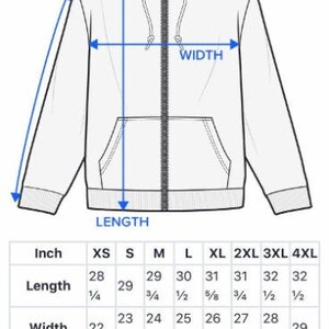 Pu&ograve; includere: Tabella delle taglie per una felpa con cappuccio con misure in pollici per lunghezza, larghezza e lunghezza della manica. Le taglie vanno dalla XS alla 4XL.