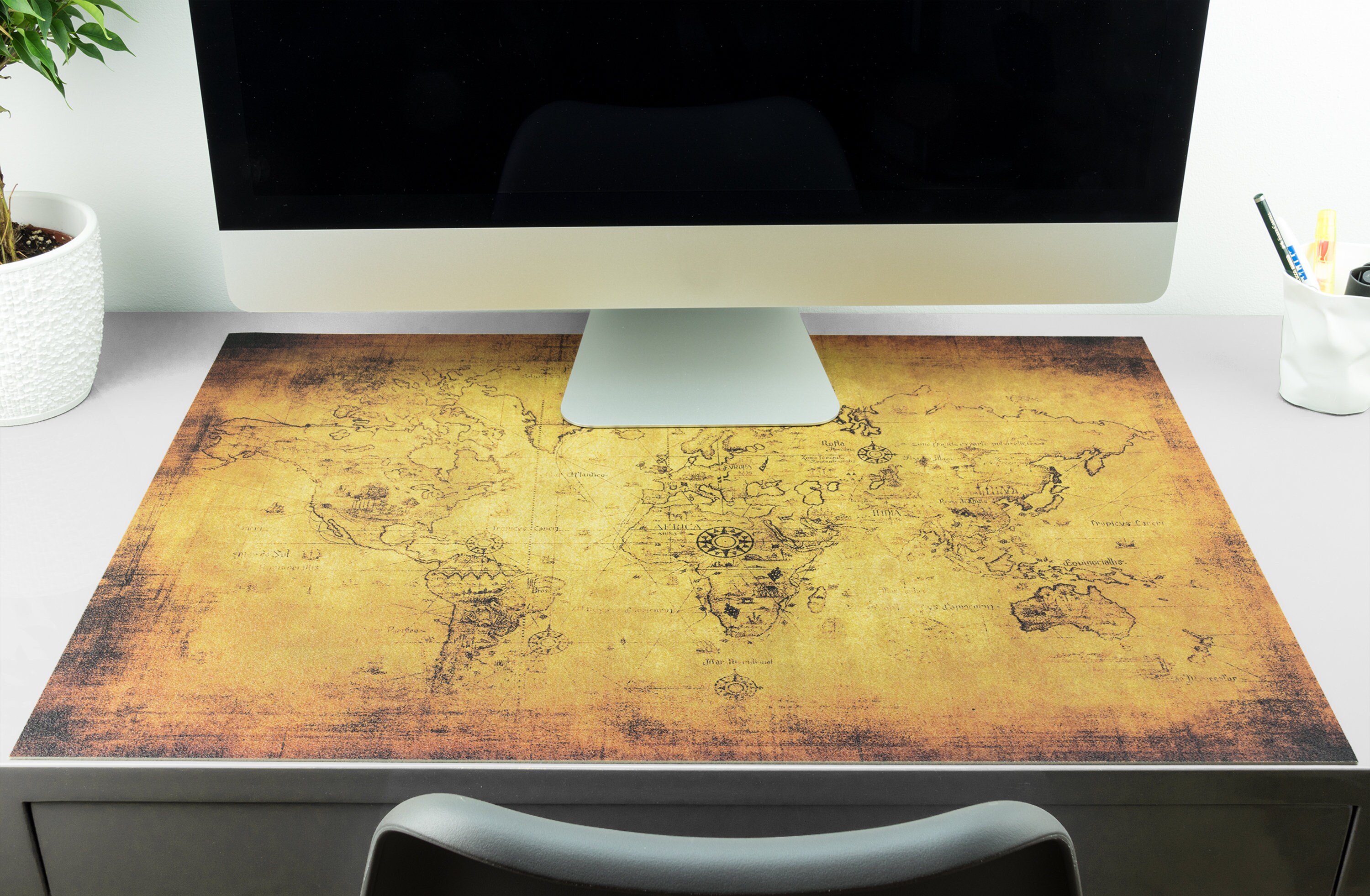 Desk pad vintage retro brown with old world map | Sizes: 70 x 50 cm | 90x50cm | Made in Germany | Can be wiped clean with a damp cloth