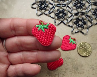 Patches ab 2St. Erbeeren, Applikation kleine rote Erdbeerchen, aufbügelbare Minifrüchte gestickt, Bügelfrucht