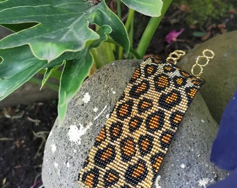 Huichol Armband im Leopardenlook,Armband aus goldfarbenen und schwaruen Glasperlen im Leopardenmuster