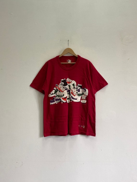 Burgundy converse sales t shirt