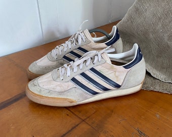 80s vintage Adidas indoor court 2 sneakers size 8 1/2